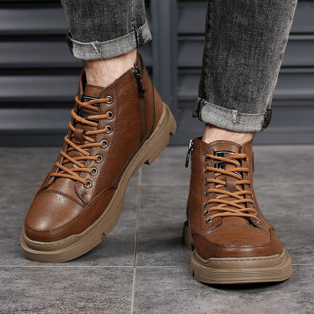 Botas de homem em pele com forro de lã