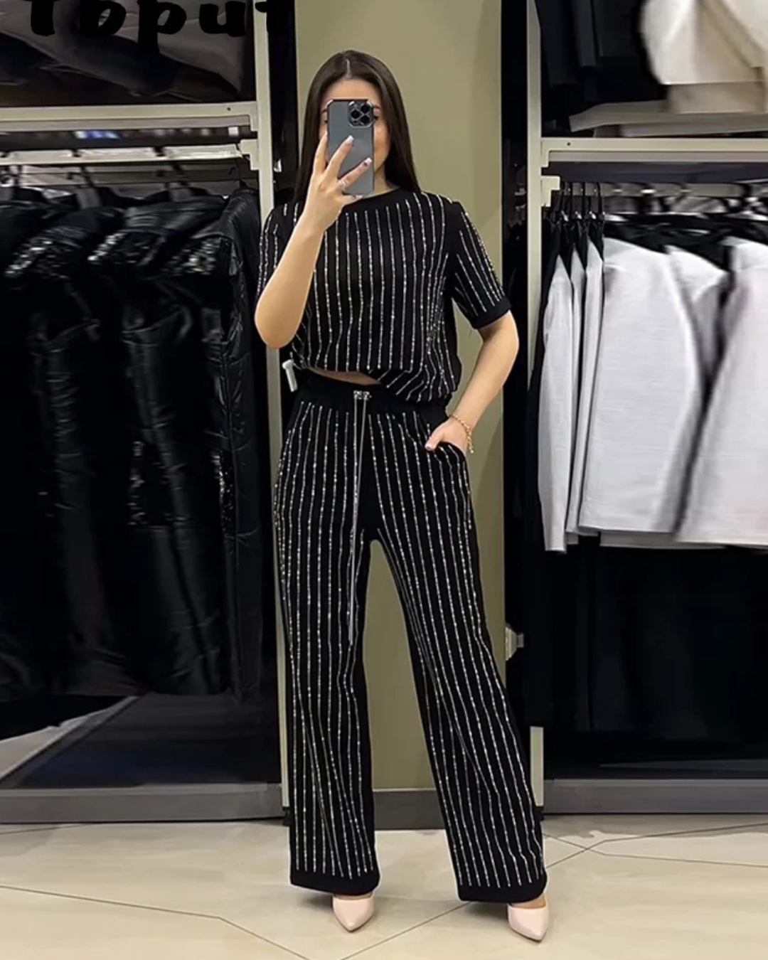 Conjunto casual de duas peças com calças e camisa de manga curta