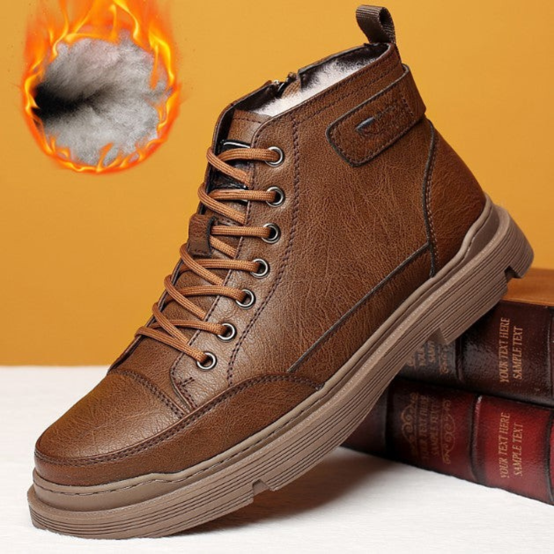 Botas de homem em pele com forro de lã