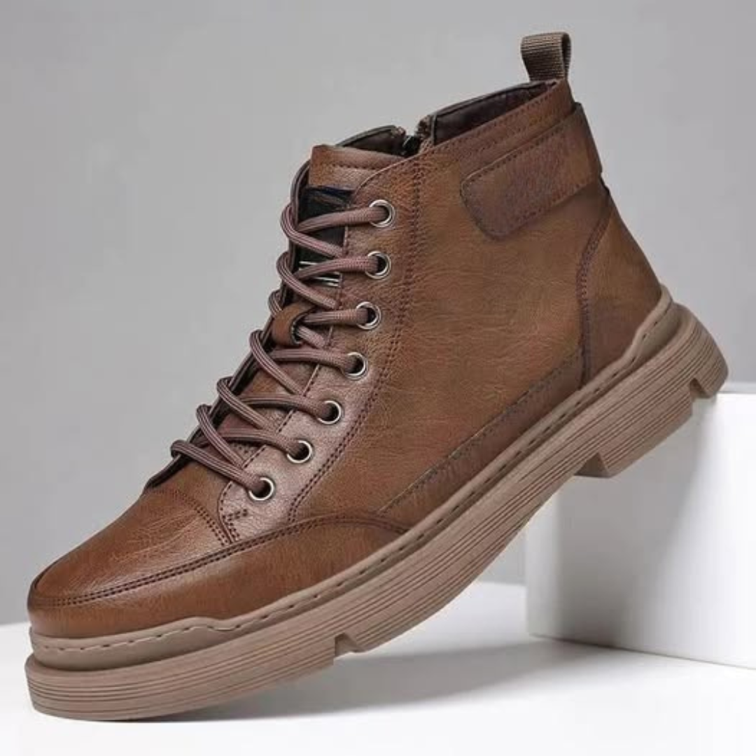 Botas de homem em pele com forro de lã